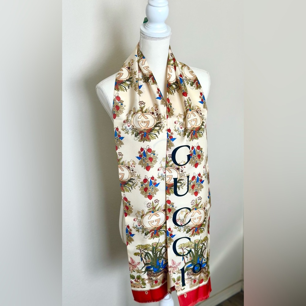 GUCCI 100 Year Limited Edition Silk Scarf Full inclusion Collector’s Piece - Picture 3 of 14